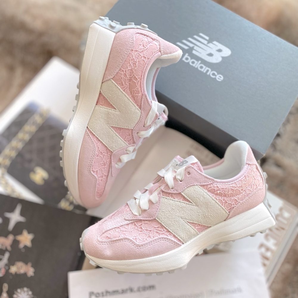 New Balance 327 Sneakers